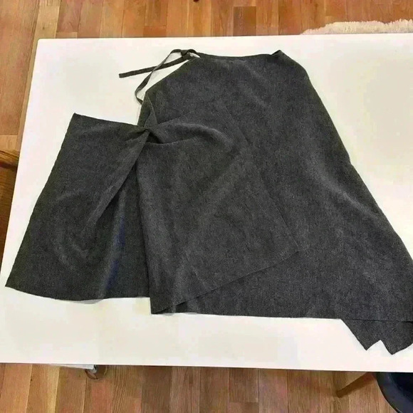 Max Studio Women’s Wool Blend Poncho - Picture 2 of 6